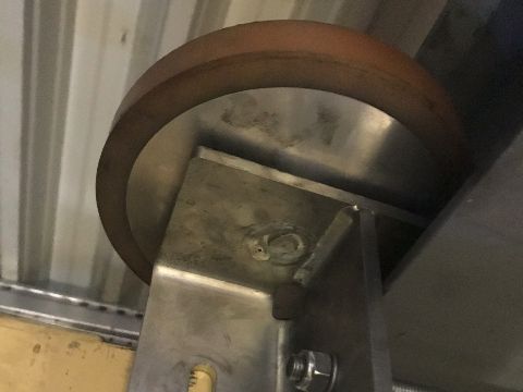 raktári felrakógép felső támgörgő csere utána